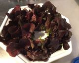 Une image de l'étape 3 de Salade composée feuille de chêne tomates riz et carottes cœur de mozzarella.