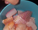 Hình bước làm 1 của món Súp hải sản với bánh đa