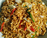 Foto langkah ke 5 dari resep Mie Goreng Jawa.