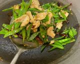 รูปขั้นตอนการทำที่ 3 ของ ถั่วลันเตาผัดใส่อกไก่