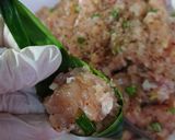 Hình bước làm 3 của món Thịt ức gà cuộn lá nếp chiên