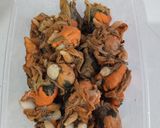 Foto langkah ke 1 dari resep Tumis kerang kampak bumbu merah.