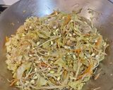 A picture of step 3 of Bihon Guisado.