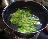 A picture of step 1 of Palak paneer momos.
