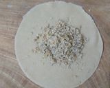 ஸ்டஃப்டு சால்ட் மற்றும் நட்ஸ் சப்பாத்தி (Stuffed salt and nuts chappathi recipe in tamil) ரெசிபி ஸ்டேப் 5 புகைப்படம்