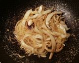 Foto del paso 5 de la receta Espaguetis negros con sepia en salsa de pimentón