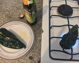 Foto del paso 1 de la receta: Rajas de chile poblano con crema y queso Oaxaca