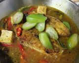 Foto langkah ke 5 dari resep Ikan Trakulu Kuah Kuning.