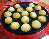 A picture of step 7 of Akashiyaki (Fluffy Octopus Dumplings).