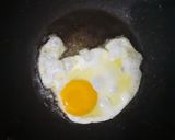 Foto langkah ke 2 dari resep Telur ceplok saus tiram.