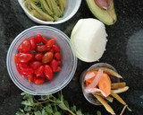 Foto del paso 1 de la receta: Ensalada supernutritiva, de nopales y verdolagas