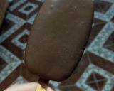Foto del paso 5 de la receta: Paletas de chocolate rellenas de bizcochuelo