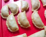 Foto langkah ke 6 dari resep Pastel Renyah Isi Kentang Wortel.