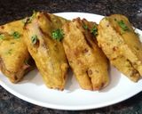 A picture of step 6 of Chatpate Bread pakode.