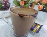A picture of step 5 of Caramel hot coffee chocolate with cream.