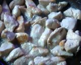 Foto del paso 1 de la receta: Pechugas con ajo y colchón de arvejas y como con guarnición puré de papas