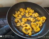 A picture of step 2 of Chilli Garlic PRAWNS.