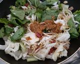 Foto langkah ke 3 dari resep Mie goreng pedes special B2.