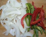Foto del paso 1 de la receta: Rapiditas con pollo y ensalada!