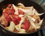 A picture of step 3 of Braised Chicken Thighs with Potatoes.