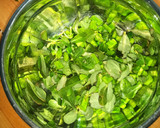 Foto del paso 11 de la receta: Medallones de cerdo, ensalada de verdolagas y "jugo verde"