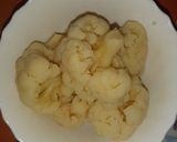 A picture of step 1 of Cauliflower in Bèshamel Sauce.