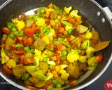 A picture of step 2 of Veg rice pulav.
