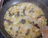 Foto del paso 3 de la receta: Revuelto de salmón con anchoas y alcaparras 😋😋😋😋😋