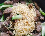 青江菜香腸炒麵的食譜步驟5照片