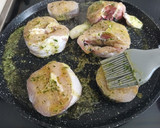 Foto del paso 3 de la receta: Merluza al ajillo
