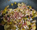 Foto del paso 5 de la receta Espárragos verdes salteados con champiñones y beicon