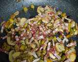 Foto del paso 5 de la receta: Espárragos verdes salteados con champiñones y beicon
