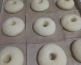 Foto langkah ke 4 dari resep Donat Susu Aneka Topping.