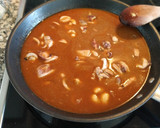 Foto del paso 3 de la receta: Arroz con calamares y alubias