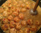 Foto del paso 7 de la receta: Albóndigas de pollo y pimientos en salsa de champiñón