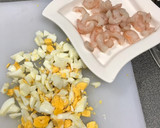 Foto del paso 2 de la receta: Sopa de rape, huevo y gambas 🦐