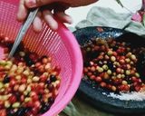 Foto langkah ke 2 dari resep Rujak Bebeuk Buni.