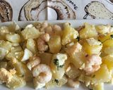 Foto del paso 5 de la receta: Patatas aliñas con gambas