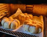 Hình bước làm 1 của món Bánh mì xúc xích 🌭