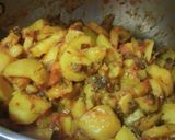 A picture of step 4 of ہری پیاز آلو کی ترکاری Potatoes with Spring Onion.