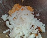 รูปขั้นตอนการทำที่ 3 ของ ก๋วยเตี๋ยวผัดซีอิ๋วไข่ ง่ายๆ (ไม่ใส่ซีอิ๋วดำเพราะหมด!!) 👏