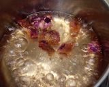 A picture of step 2 of Kashmiri kahwa.