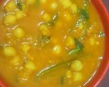 A picture of step 4 of Chana Masala.