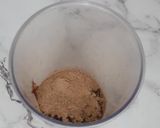 A picture of step 2 of Oreo Chocolate shake.