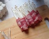 Foto langkah ke 1 dari resep Spicy Cheese Beef Enoki.