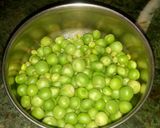 A picture of step 1 of Hara mater dana ka halwa.