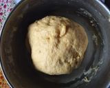 Foto langkah ke 1 dari resep Caterpillar Bread.