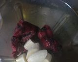Foto langkah ke 2 dari resep Smoothies Banana Berries.