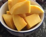 A picture of step 1 of Mango Shake.