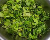 A picture of step 5 of Green peas sandwich.